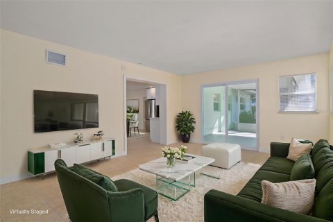House in Tampa, Florida 3 bedrooms, 135.27 sq.m. № 2226711 - photo 25