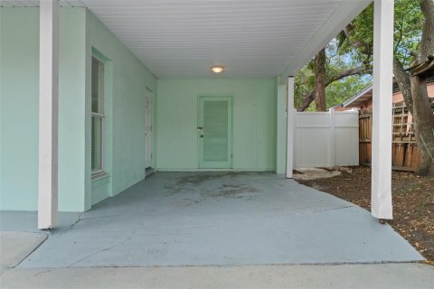 House in Tampa, Florida 3 bedrooms, 135.27 sq.m. № 2226711 - photo 8