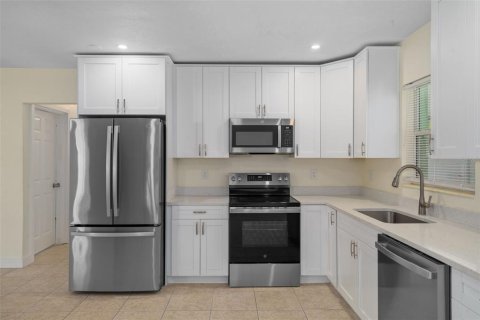 House in Tampa, Florida 3 bedrooms, 135.27 sq.m. № 2226711 - photo 20