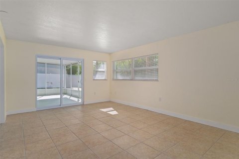 House in Tampa, Florida 3 bedrooms, 135.27 sq.m. № 2226711 - photo 26