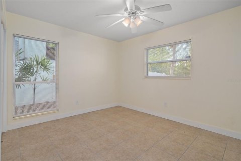 House in Tampa, Florida 3 bedrooms, 135.27 sq.m. № 2226711 - photo 27