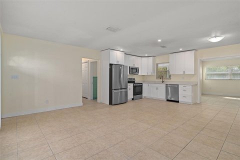 House in Tampa, Florida 3 bedrooms, 135.27 sq.m. № 2226711 - photo 14