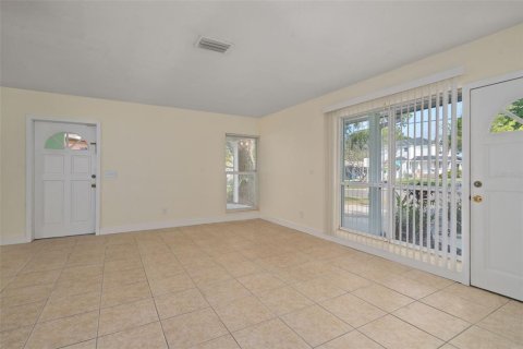 House in Tampa, Florida 3 bedrooms, 135.27 sq.m. № 2226711 - photo 12