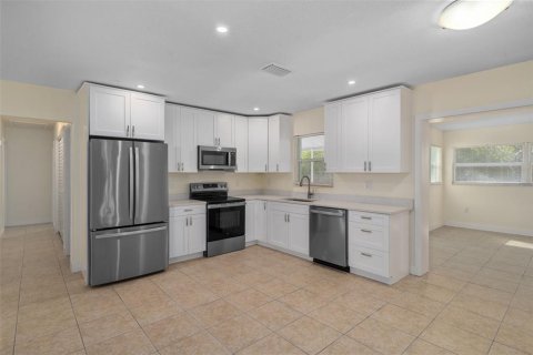House in Tampa, Florida 3 bedrooms, 135.27 sq.m. № 2226711 - photo 19