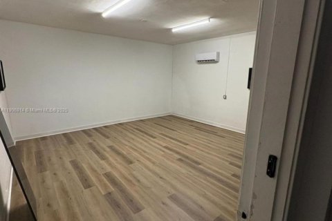 Villa ou maison à louer à Hollywood, Floride: 3 chambres, 293.76 m2 № 1965672 - photo 9