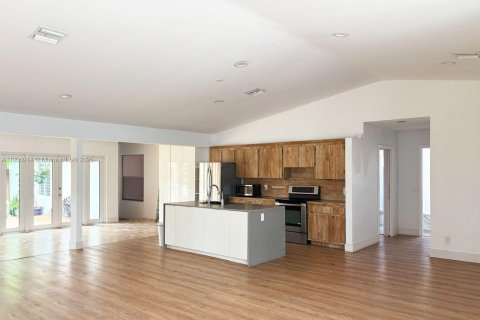 Villa ou maison à louer à Hollywood, Floride: 3 chambres, 293.76 m2 № 1965672 - photo 4