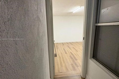 Villa ou maison à louer à Hollywood, Floride: 3 chambres, 293.76 m2 № 1965672 - photo 8