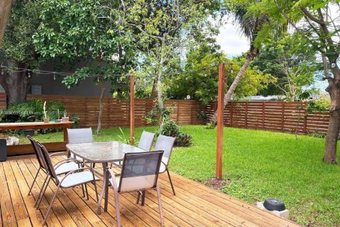 Villa ou maison à louer à Hollywood, Floride: 3 chambres, 293.76 m2 № 1965672 - photo 1