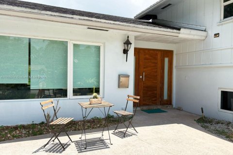 Villa ou maison à louer à Hollywood, Floride: 3 chambres, 293.76 m2 № 1965672 - photo 3