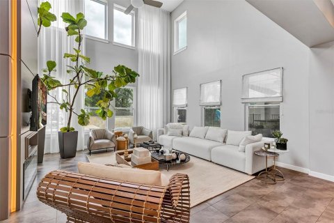 House in Winter Garden, Florida 5 bedrooms, 335.93 sq.m. № 1876177 - photo 24