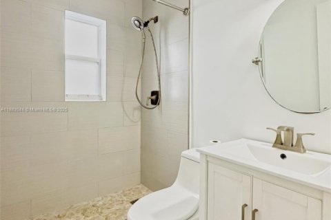 Casa en alquiler en Miami, Florida, 2 dormitorios, 65.03 m2 № 1930276 - foto 10
