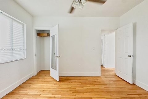 Casa en alquiler en Miami, Florida, 2 dormitorios, 65.03 m2 № 1930276 - foto 7
