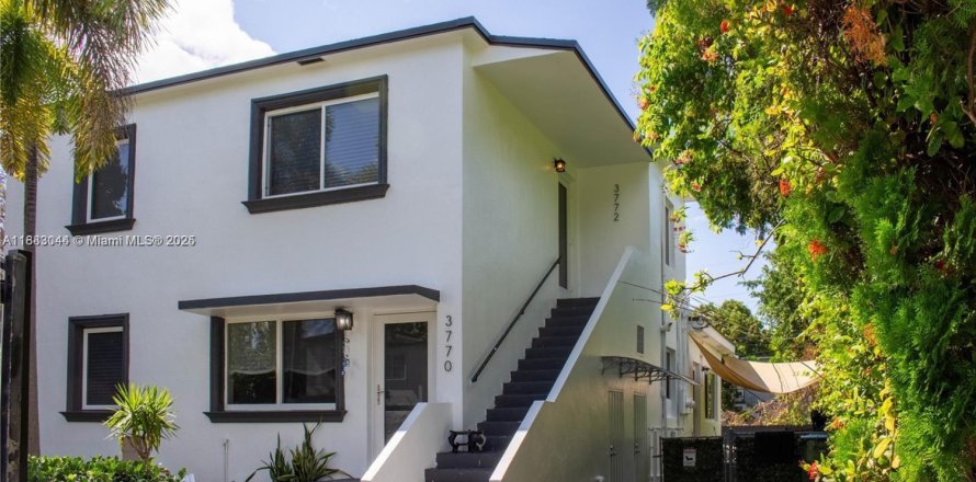 Casa en Miami, Florida 2 dormitorios, 65.03 m2 № 1930276