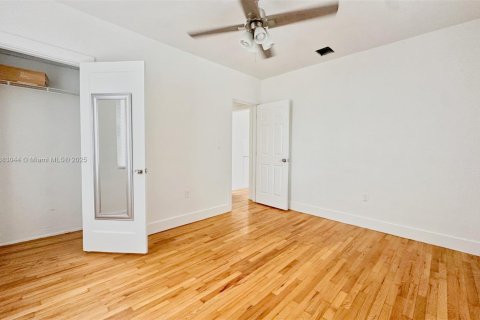 Casa en alquiler en Miami, Florida, 2 dormitorios, 65.03 m2 № 1930276 - foto 9