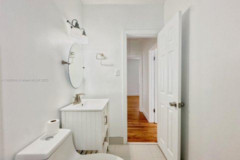 Casa en alquiler en Miami, Florida, 2 dormitorios, 65.03 m2 № 1930276 - foto 11