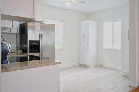 Casa en alquiler en Miami, Florida, 2 dormitorios, 65.03 m2 № 1930276 - foto 6