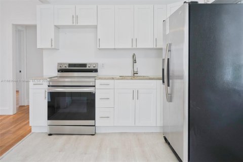 Casa en alquiler en Miami, Florida, 2 dormitorios, 65.03 m2 № 1930276 - foto 5