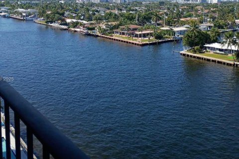 Condo in Pompano Beach, Florida, 2 bedrooms  № 1971108 - photo 2