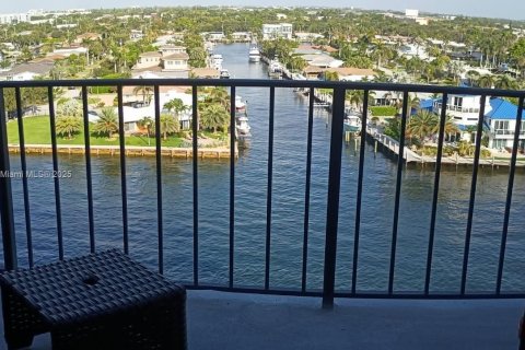 Condo in Pompano Beach, Florida, 2 bedrooms  № 1971108 - photo 3