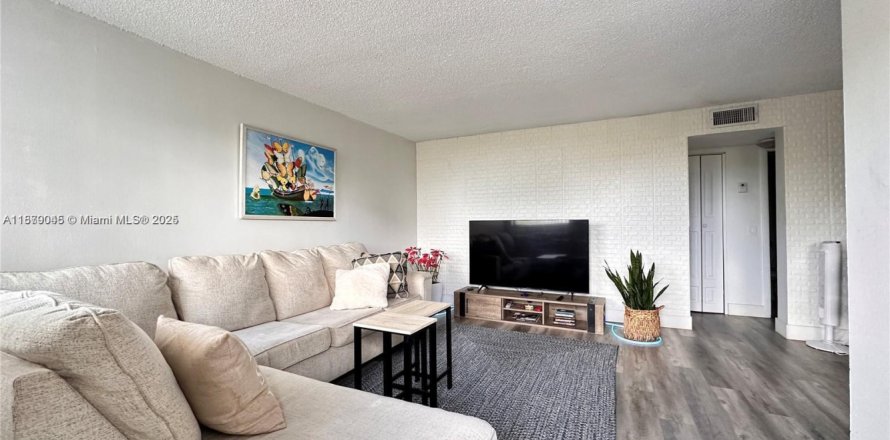 Condominio en North Bay Village, Florida, 1 dormitorio № 1931795