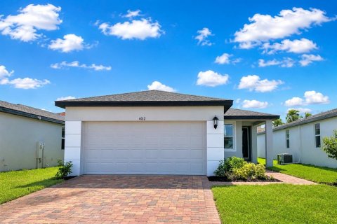 House in Davenport, Florida 4 bedrooms, 156.82 sq.m. № 2354415