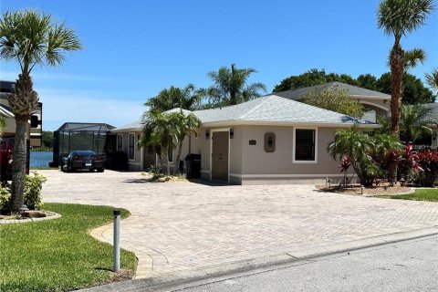 House in Polk City, Florida 1 bedroom, 108.88 sq.m. № 1906000 - photo 1
