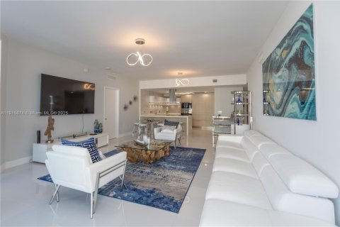 Copropriété à vendre à North Miami Beach, Floride: 2 chambres, 168.8 m2 № 1971016 - photo 1