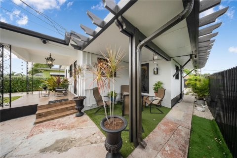 Casa en venta en Miami, Florida, 3 dormitorios, 93.65 m2 № 2000807 - foto 3