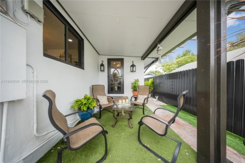 Casa en venta en Miami, Florida, 3 dormitorios, 93.65 m2 № 2000807 - foto 4