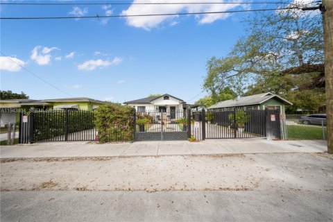 Casa en venta en Miami, Florida, 3 dormitorios, 93.65 m2 № 2000807 - foto 29