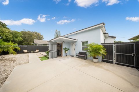 Casa en venta en Miami, Florida, 3 dormitorios, 93.65 m2 № 2000807 - foto 18