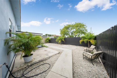 Casa en venta en Miami, Florida, 3 dormitorios, 93.65 m2 № 2000807 - foto 17