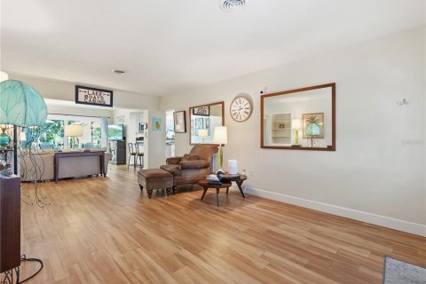 House in Palm Harbor, Florida 2 bedrooms, 121.7 sq.m. № 2094099 - photo 6