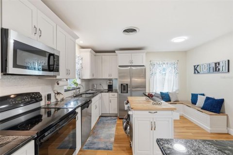 House in Palm Harbor, Florida 2 bedrooms, 121.7 sq.m. № 2094099 - photo 18