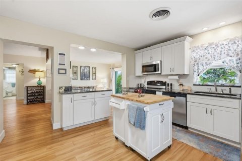 House in Palm Harbor, Florida 2 bedrooms, 121.7 sq.m. № 2094099 - photo 14