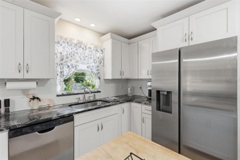 House in Palm Harbor, Florida 2 bedrooms, 121.7 sq.m. № 2094099 - photo 16