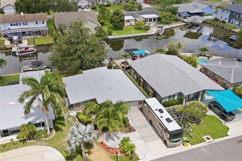 House in Palm Harbor, Florida 2 bedrooms, 121.7 sq.m. № 2094099 - photo 2