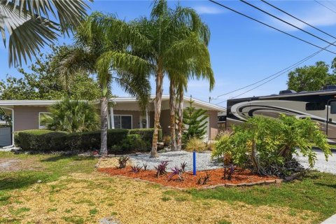 House in Palm Harbor, Florida 2 bedrooms, 121.7 sq.m. № 2094099 - photo 4