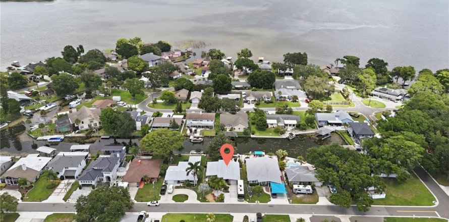 House in Palm Harbor, Florida 2 bedrooms, 121.7 sq.m. № 2094099