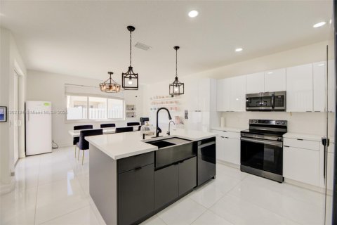 Casa en venta en Pembroke Pines, Florida, 4 dormitorios, 209.49 m2 № 1966184 - foto 20