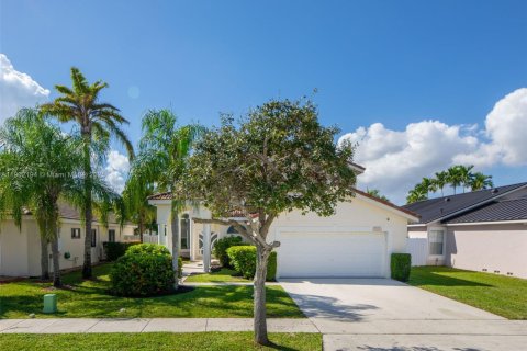 Casa en venta en Pembroke Pines, Florida, 4 dormitorios, 209.49 m2 № 1966184 - foto 4