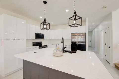 Casa en venta en Pembroke Pines, Florida, 4 dormitorios, 209.49 m2 № 1966184 - foto 22