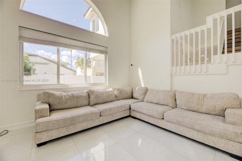 Casa en venta en Pembroke Pines, Florida, 4 dormitorios, 209.49 m2 № 1966184 - foto 11