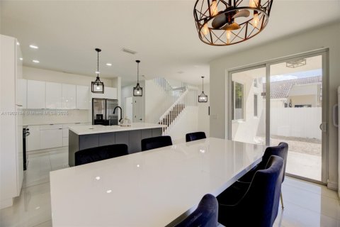 Casa en venta en Pembroke Pines, Florida, 4 dormitorios, 209.49 m2 № 1966184 - foto 27