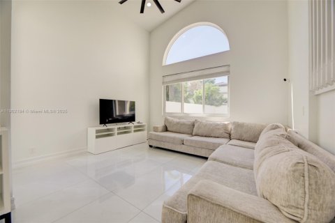 Casa en venta en Pembroke Pines, Florida, 4 dormitorios, 209.49 m2 № 1966184 - foto 10