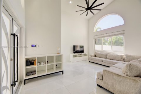 Casa en venta en Pembroke Pines, Florida, 4 dormitorios, 209.49 m2 № 1966184 - foto 9