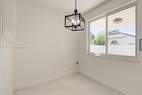 Casa en venta en Pembroke Pines, Florida, 4 dormitorios, 209.49 m2 № 1966184 - foto 28