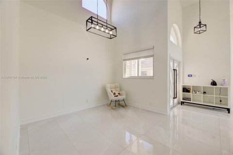 Casa en venta en Pembroke Pines, Florida, 4 dormitorios, 209.49 m2 № 1966184 - foto 13