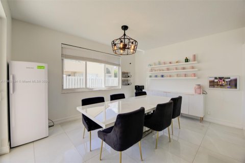 Casa en venta en Pembroke Pines, Florida, 4 dormitorios, 209.49 m2 № 1966184 - foto 26