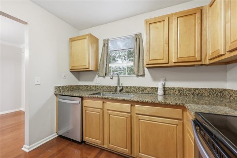 Townhouse in Gainesville, Florida 2 bedrooms, 115.2 sq.m. № 2116853 - photo 12